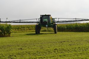 Un de nos tracteurs en plein travail